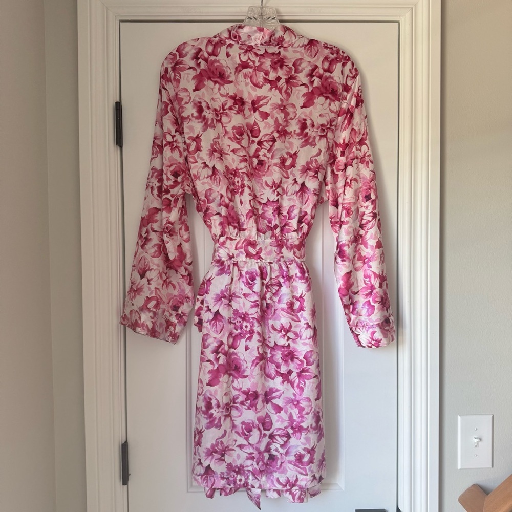 Morgan Taylor intimates Floral Satin Robe - Picture 3 of 6